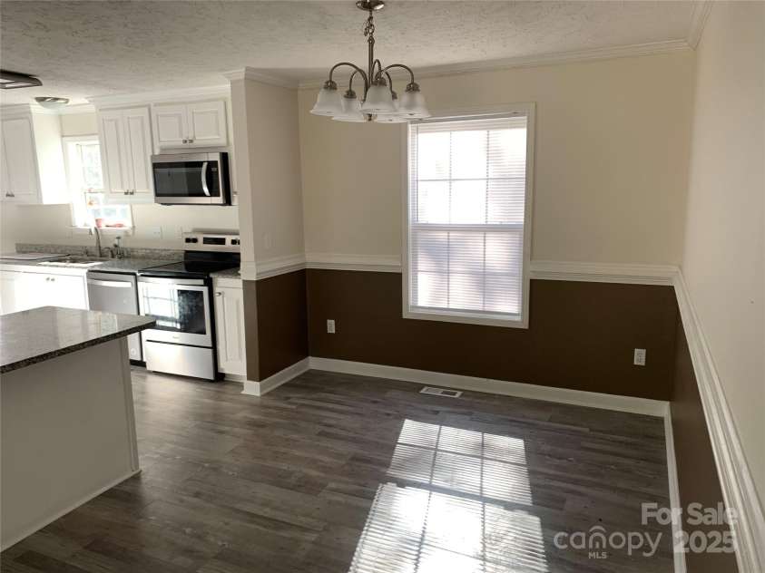 1773 ELLIS Road, Kershaw, SC 29067.  MLS# CAR4314646, YatesRealty ID 637. Dining area