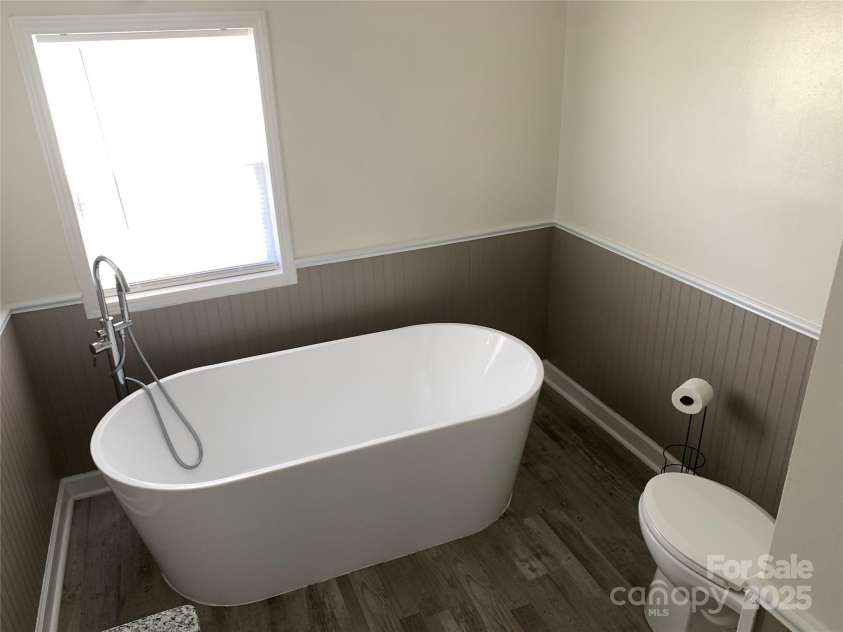 1773 ELLIS Road, Kershaw, SC 29067.  MLS# CAR4314646, YatesRealty ID 637. Soaking tub in primary bath