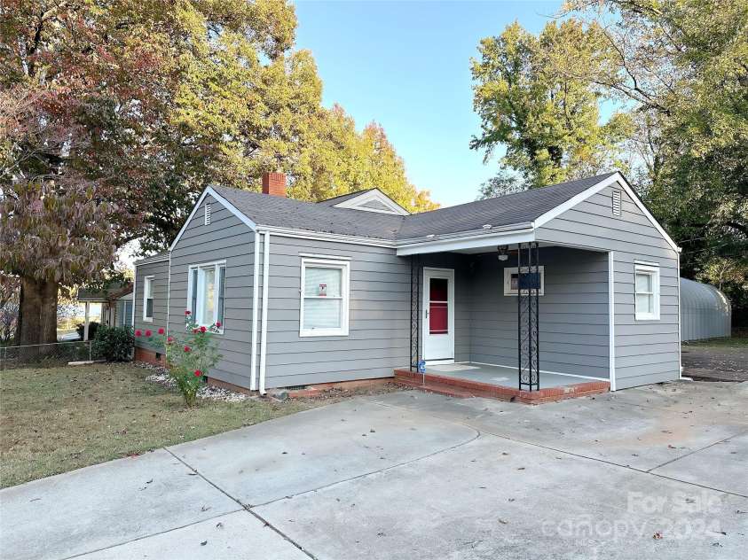 2310 Belfast Drive, Charlotte, NC 28208.  MLS# CAR4198827, YatesRealty ID 637. 