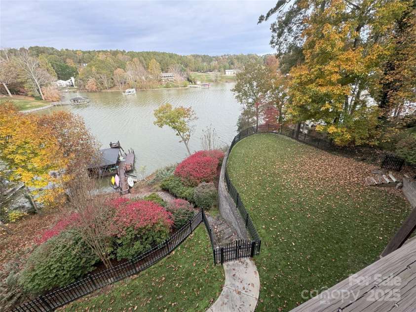 649 46th Avenue Drive, Hickory, NC 28601.  MLS# CAR4222186, YatesRealty ID 6371. 