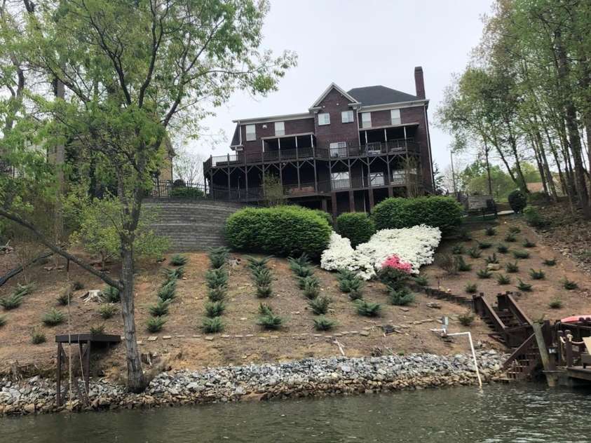 649 46th Avenue Drive, Hickory, NC 28601.  MLS# CAR4222186, YatesRealty ID 6371. 