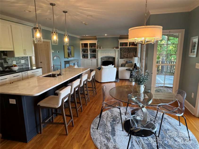 649 46th Avenue Drive, Hickory, NC 28601.  MLS# CAR4222186, YatesRealty ID 6371. 