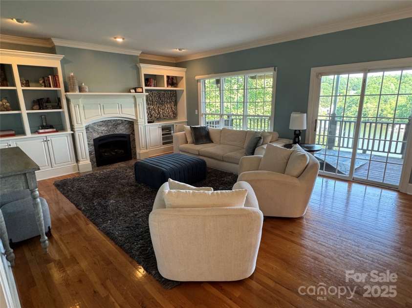 649 46th Avenue Drive, Hickory, NC 28601.  MLS# CAR4222186, YatesRealty ID 6371. 