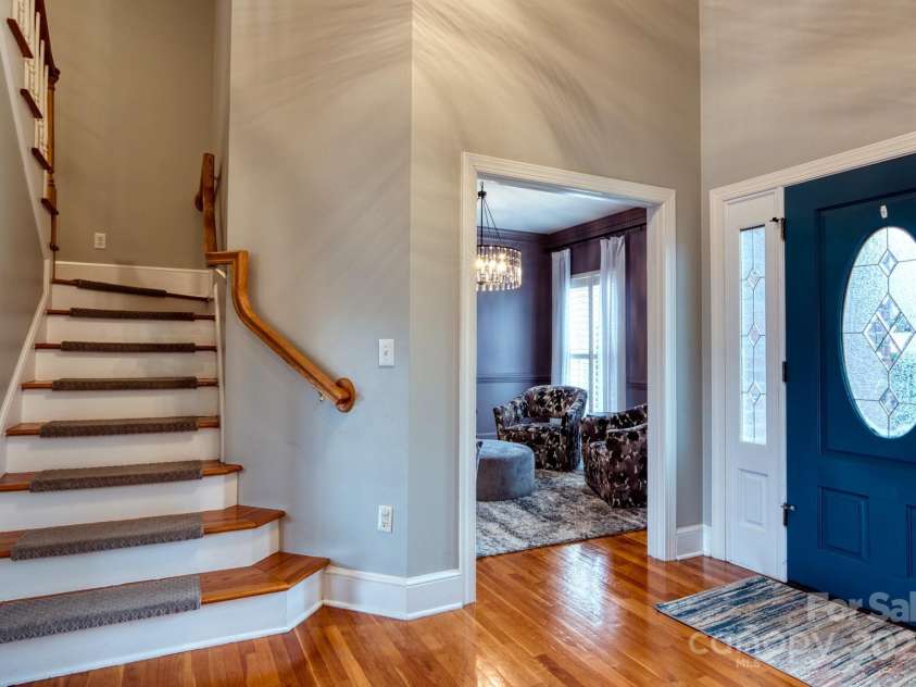 649 46th Avenue Drive, Hickory, NC 28601.  MLS# CAR4222186, YatesRealty ID 6371. 