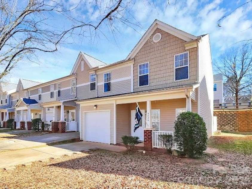 5426 Franklin Springs Circle, Charlotte, NC 28217.  MLS# CAR4352546, YatesRealty ID 6372. 
