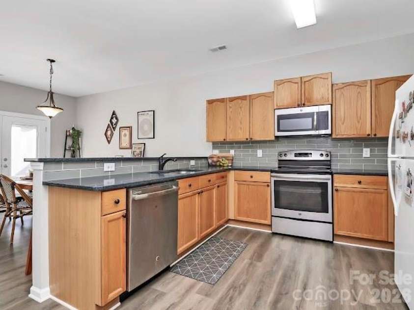 5426 Franklin Springs Circle, Charlotte, NC 28217.  MLS# CAR4352546, YatesRealty ID 6372. 
