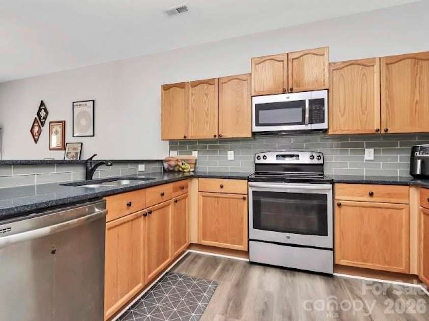 5426 Franklin Springs Circle, Charlotte, NC 28217.  MLS# CAR4352546, YatesRealty ID 6372. 