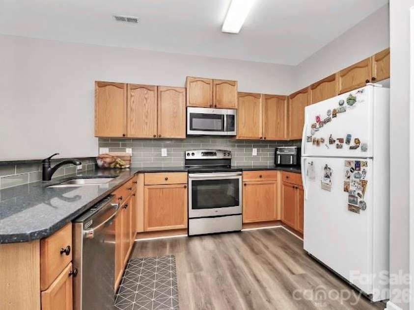 5426 Franklin Springs Circle, Charlotte, NC 28217.  MLS# CAR4352546, YatesRealty ID 6372. 