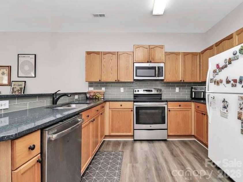 5426 Franklin Springs Circle, Charlotte, NC 28217.  MLS# CAR4352546, YatesRealty ID 6372. 