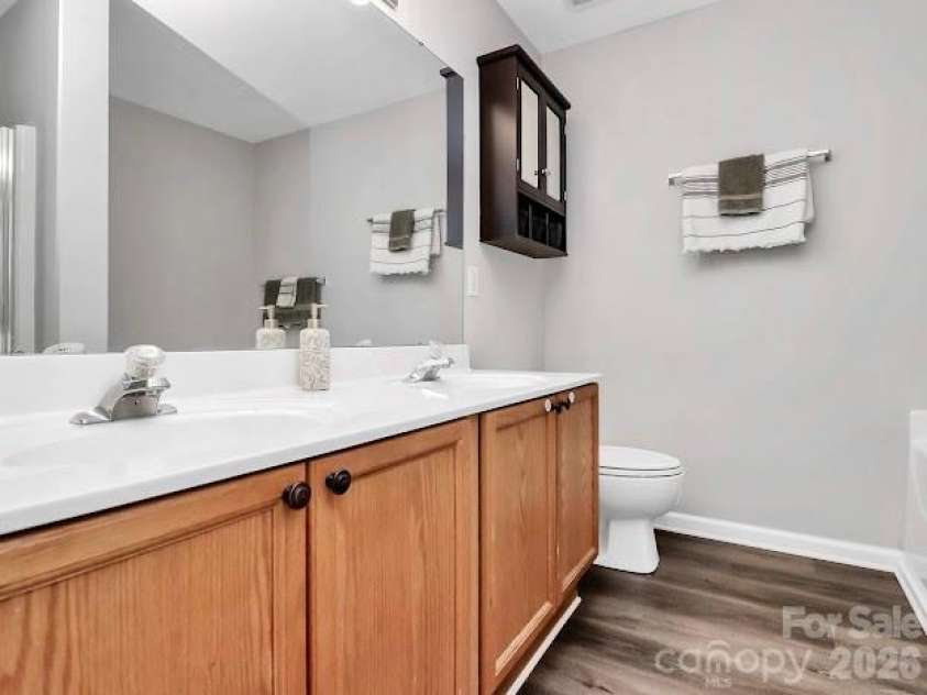 5426 Franklin Springs Circle, Charlotte, NC 28217.  MLS# CAR4352546, YatesRealty ID 6372. 