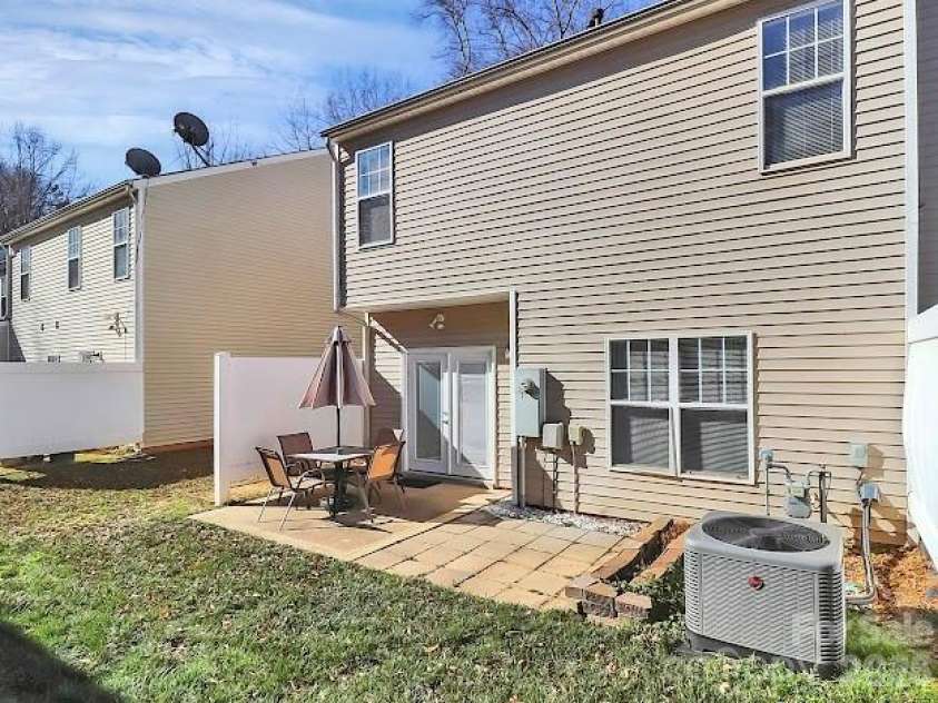 5426 Franklin Springs Circle, Charlotte, NC 28217.  MLS# CAR4352546, YatesRealty ID 6372. 
