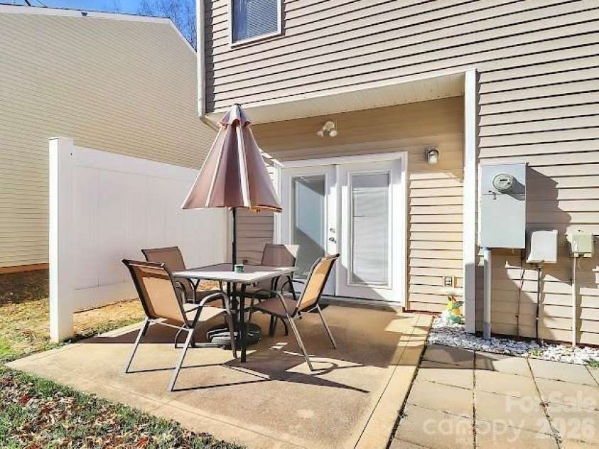 5426 Franklin Springs Circle, Charlotte, NC 28217.  MLS# CAR4352546, YatesRealty ID 6372. 