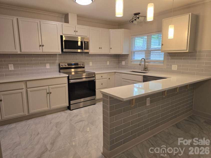 126 Sunset Drive, Chester, SC 29706.  MLS# CAR4290675, YatesRealty ID 6373. 