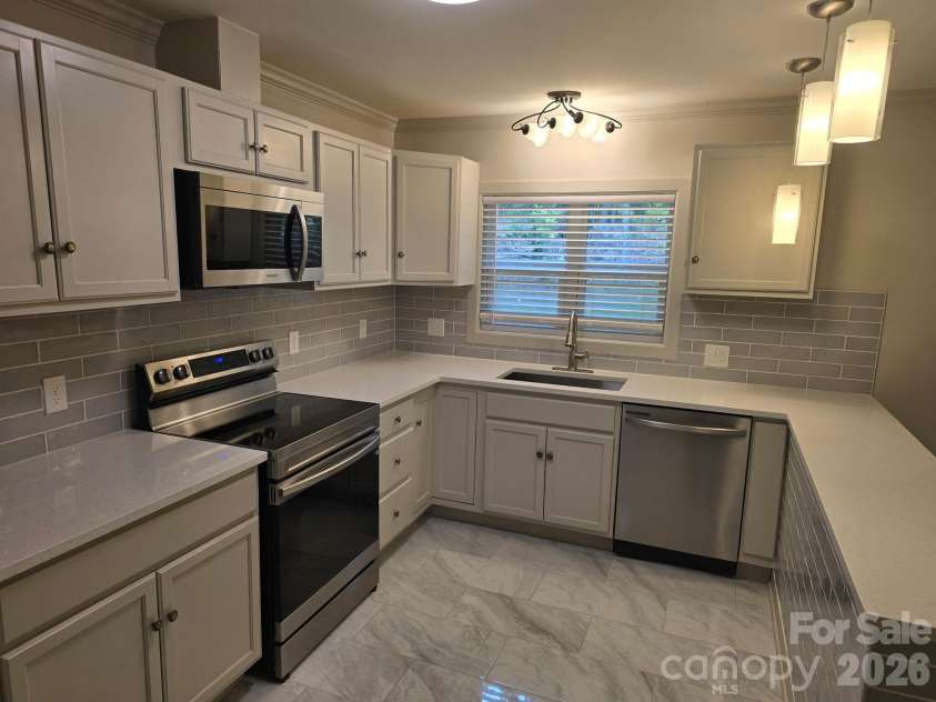126 Sunset Drive, Chester, SC 29706.  MLS# CAR4290675, YatesRealty ID 6373. 
