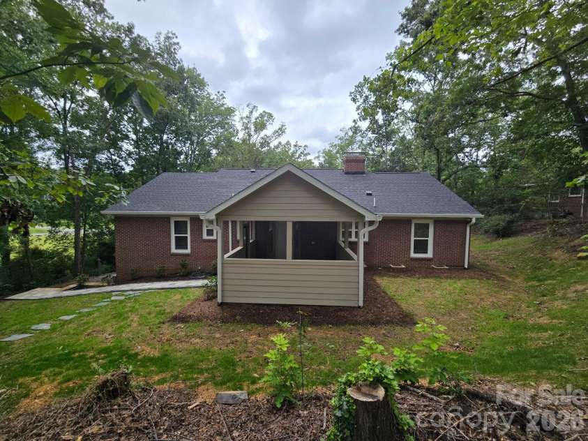 126 Sunset Drive, Chester, SC 29706.  MLS# CAR4290675, YatesRealty ID 6373. 