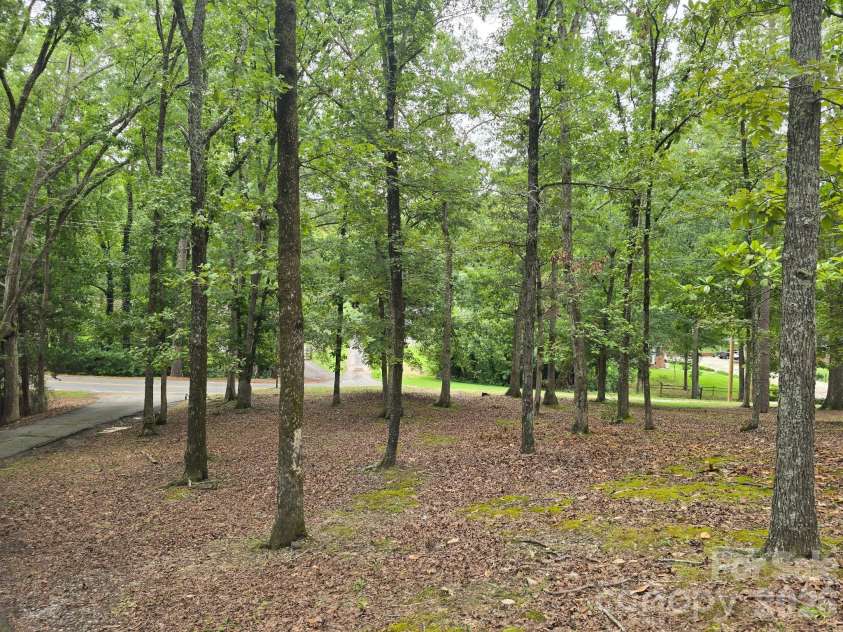 126 Sunset Drive, Chester, SC 29706.  MLS# CAR4290675, YatesRealty ID 6373. 