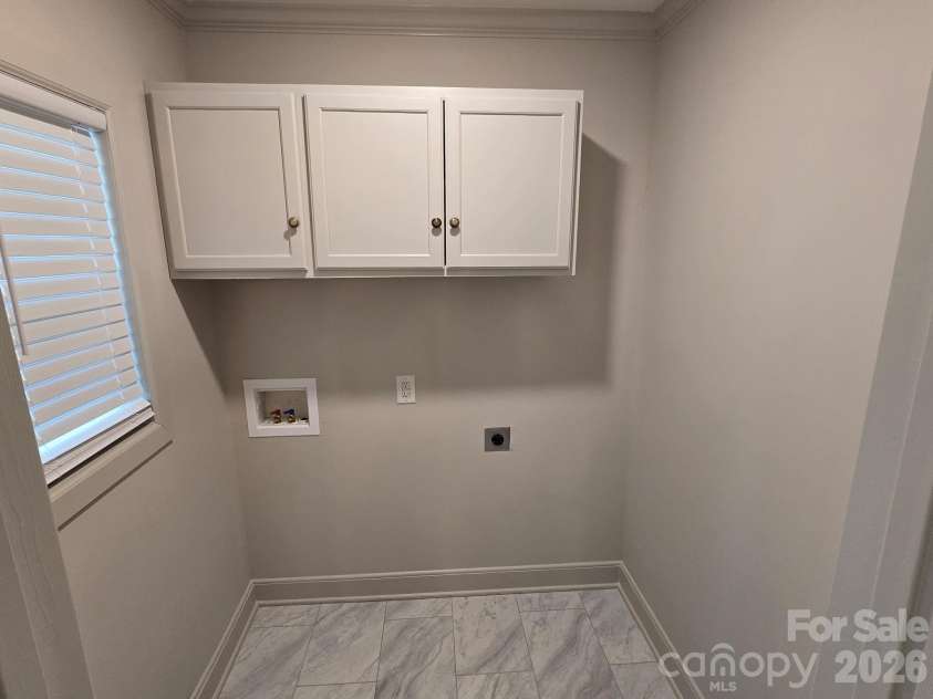 126 Sunset Drive, Chester, SC 29706.  MLS# CAR4290675, YatesRealty ID 6373. 
