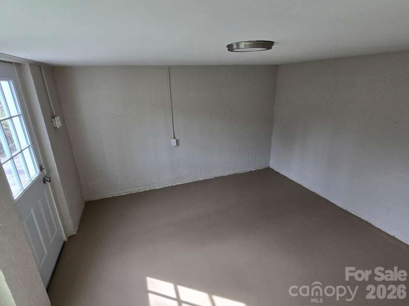 126 Sunset Drive, Chester, SC 29706.  MLS# CAR4290675, YatesRealty ID 6373. 