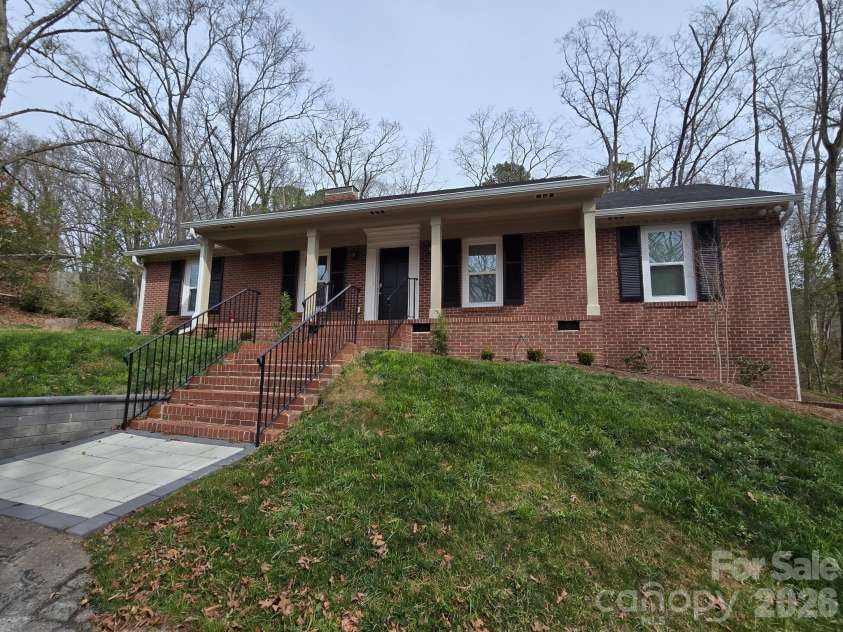 126 Sunset Drive, Chester, SC 29706.  MLS# CAR4290675, YatesRealty ID 6373. 