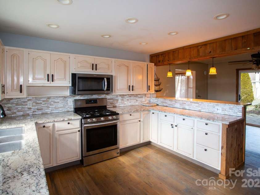 9 Eller Ford Road, Weaverville, NC 28787.  MLS# CAR4203004, YatesRealty ID 6373. 