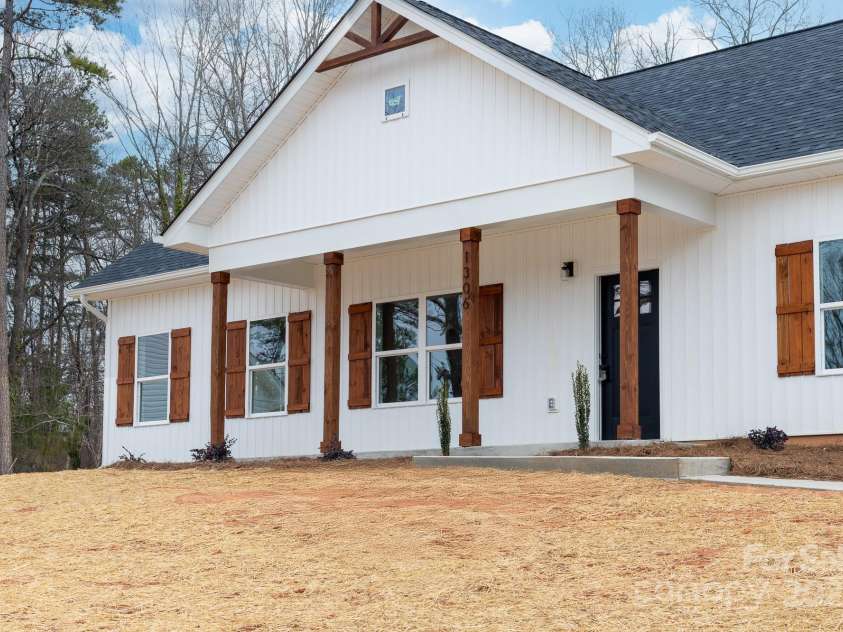 1306 Eddie Street, Gastonia, NC 28054.  MLS# CAR4207856, YatesRealty ID 6375. 