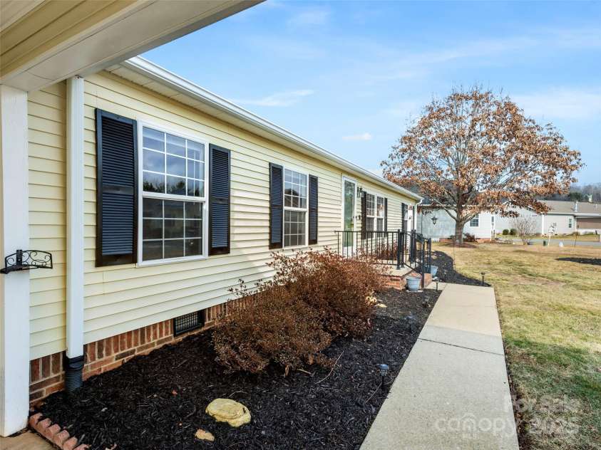 449 Riverwind Drive, Hendersonville, NC 28739.  MLS# CAR4220868, YatesRealty ID 6376. 