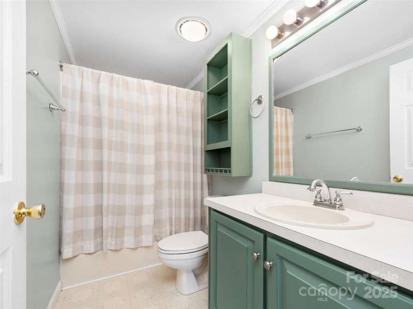 449 Riverwind Drive, Hendersonville, NC 28739.  MLS# CAR4220868, YatesRealty ID 6376. Guest Bathroom