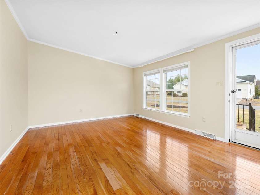 449 Riverwind Drive, Hendersonville, NC 28739.  MLS# CAR4220868, YatesRealty ID 6376. Living Room