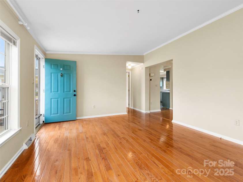 449 Riverwind Drive, Hendersonville, NC 28739.  MLS# CAR4220868, YatesRealty ID 6376. Living Room