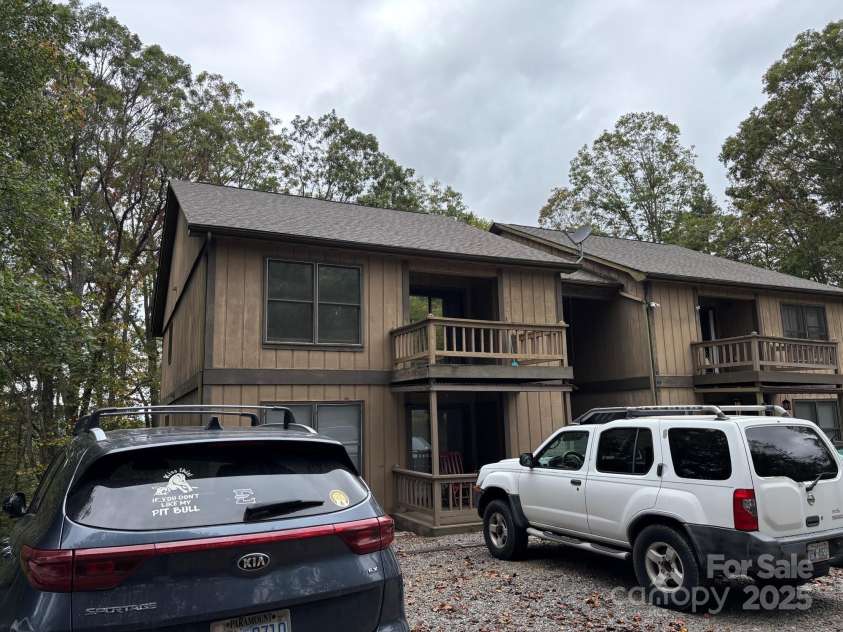 655 Overlook Drive, Spruce Pine, NC 28777.  MLS# CAR4310339, YatesRealty ID 6376. 