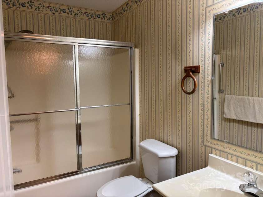 655 Overlook Drive, Spruce Pine, NC 28777.  MLS# CAR4310339, YatesRealty ID 6376. 