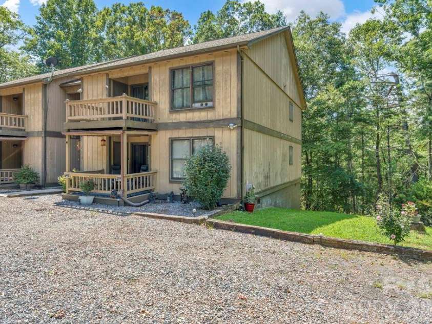 655 Overlook Drive, Spruce Pine, NC 28777.  MLS# CAR4415522, YatesRealty ID 6376. 