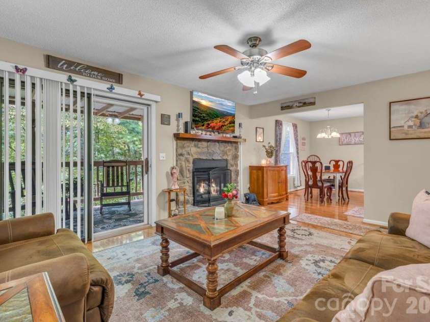 655 Overlook Drive, Spruce Pine, NC 28777.  MLS# CAR4415522, YatesRealty ID 6376. 
