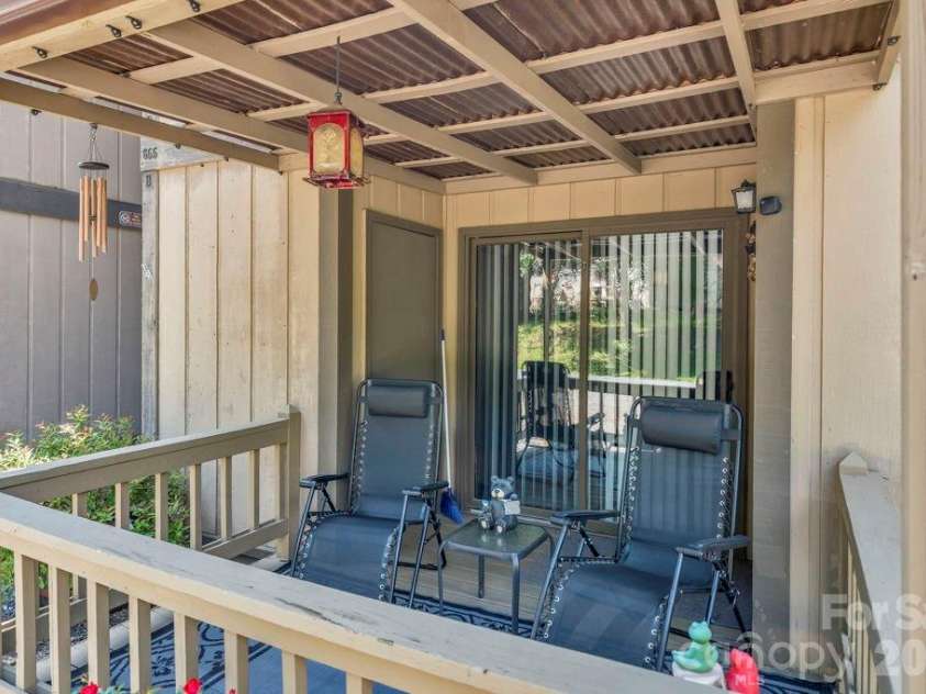 655 Overlook Drive, Spruce Pine, NC 28777.  MLS# CAR4415522, YatesRealty ID 6376. 