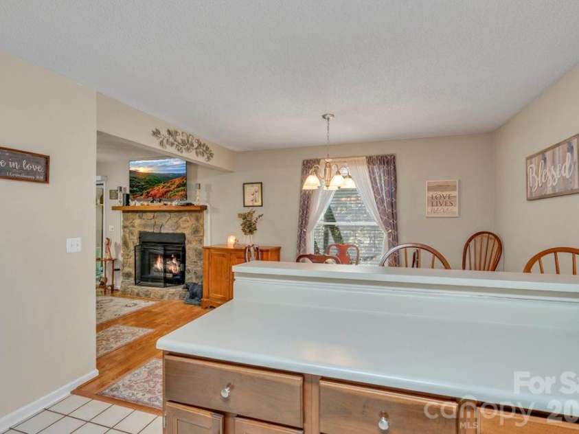 655 Overlook Drive, Spruce Pine, NC 28777.  MLS# CAR4415522, YatesRealty ID 6376. 
