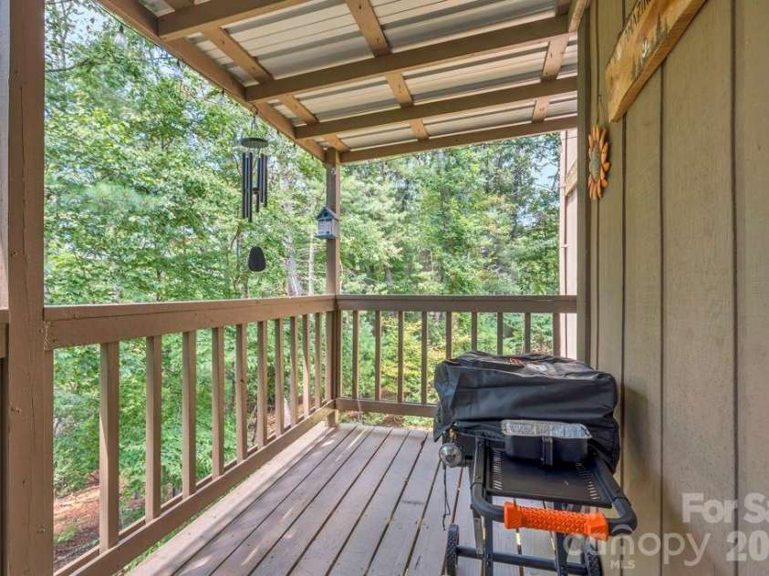 655 Overlook Drive, Spruce Pine, NC 28777.  MLS# CAR4415522, YatesRealty ID 6376. 