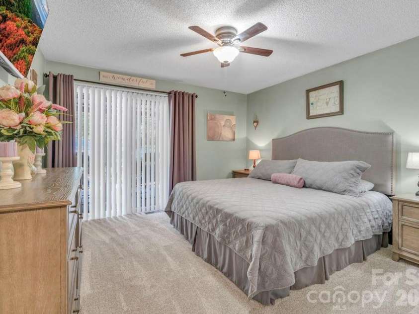 655 Overlook Drive, Spruce Pine, NC 28777.  MLS# CAR4415522, YatesRealty ID 6376. 