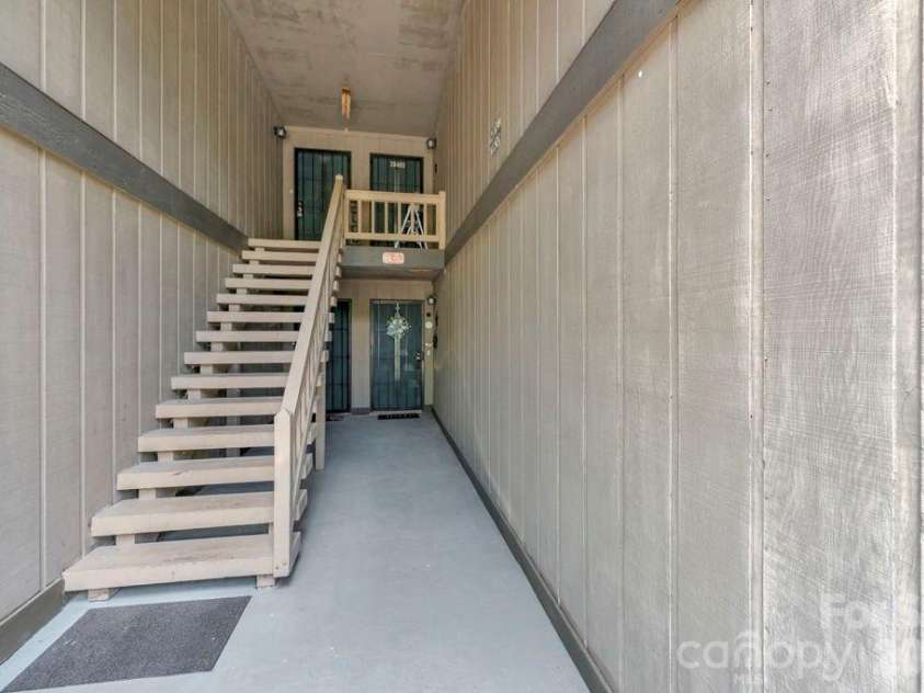 655 Overlook Drive, Spruce Pine, NC 28777.  MLS# CAR4415522, YatesRealty ID 6376. 