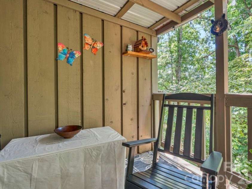 655 Overlook Drive, Spruce Pine, NC 28777.  MLS# CAR4415522, YatesRealty ID 6376. 