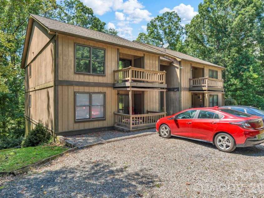 655 Overlook Drive, Spruce Pine, NC 28777.  MLS# CAR4415522, YatesRealty ID 6376. 
