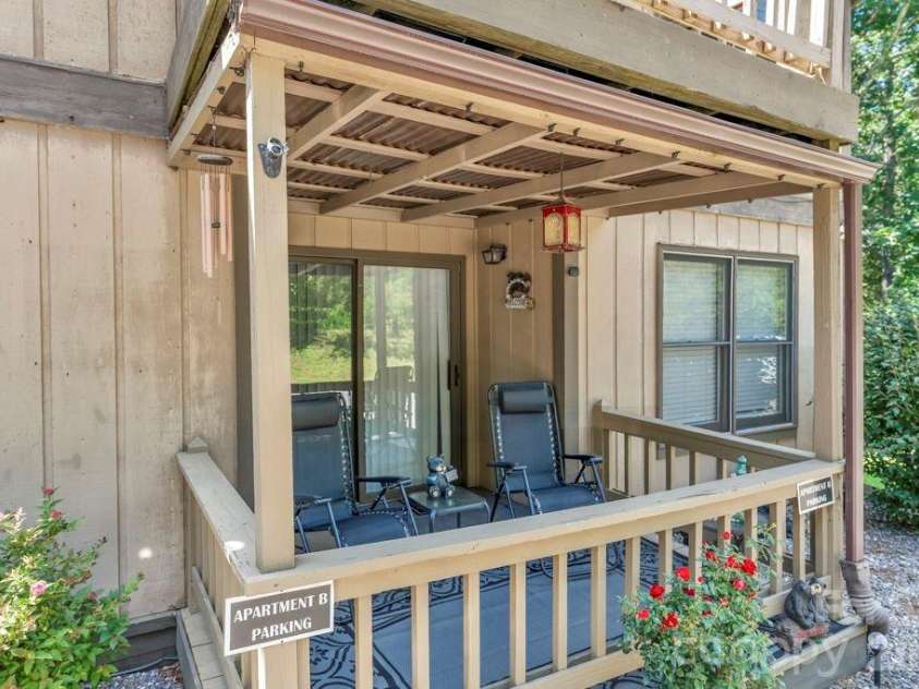 655 Overlook Drive, Spruce Pine, NC 28777.  MLS# CAR4415522, YatesRealty ID 6376. 
