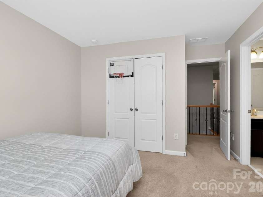 17320 Belmont Stakes Lane, Charlotte, NC 28278.  MLS# CAR4357373, YatesRealty ID 6378. 