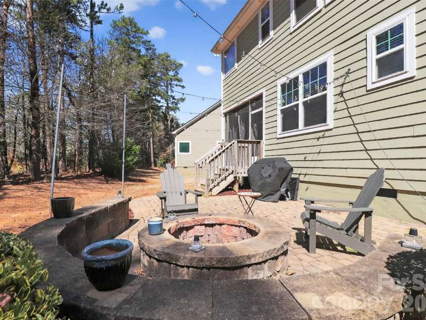 17320 Belmont Stakes Lane, Charlotte, NC 28278.  MLS# CAR4357373, YatesRealty ID 6378. 