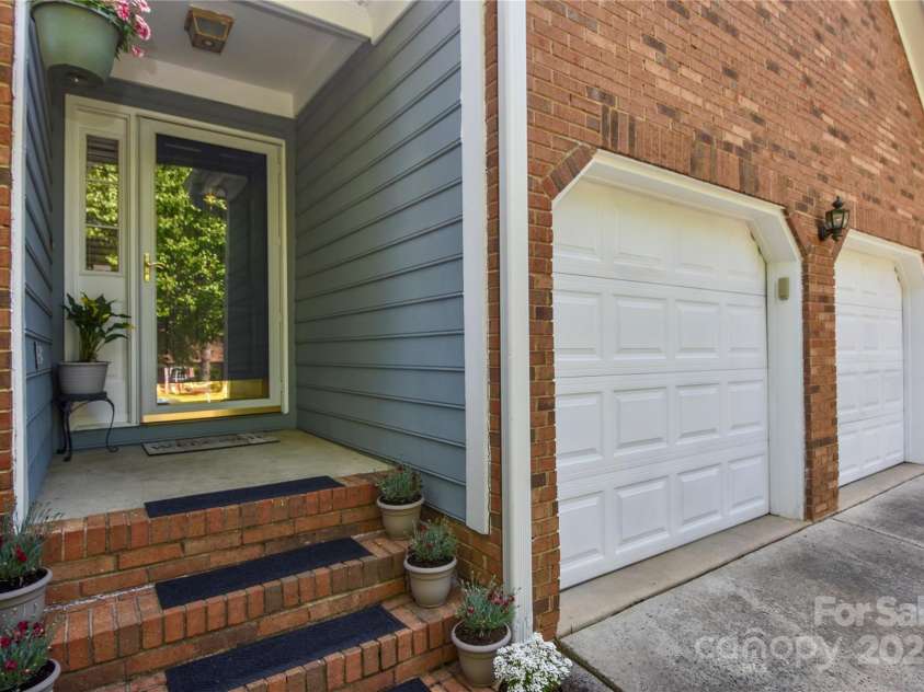 2731 Bishopton Place, Charlotte, NC 28216.  MLS# CAR4242664, YatesRealty ID 6378. 