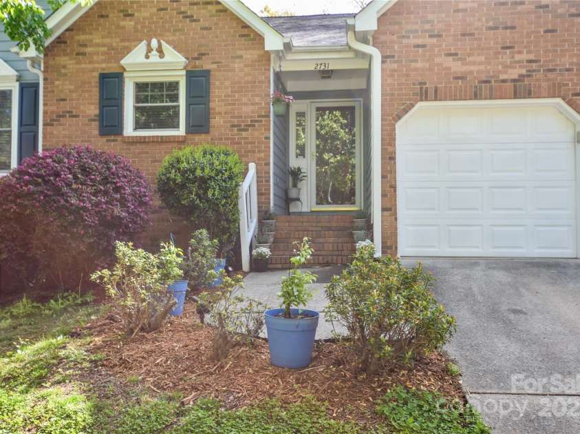 2731 Bishopton Place, Charlotte, NC 28216.  MLS# CAR4242664, YatesRealty ID 6378. 