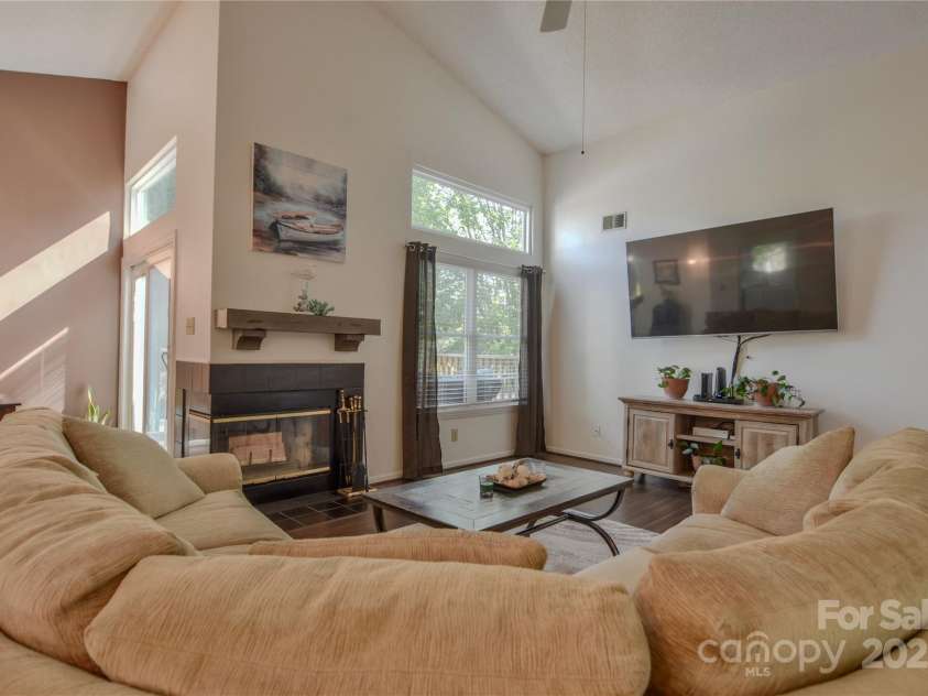 2731 Bishopton Place, Charlotte, NC 28216.  MLS# CAR4242664, YatesRealty ID 6378. 