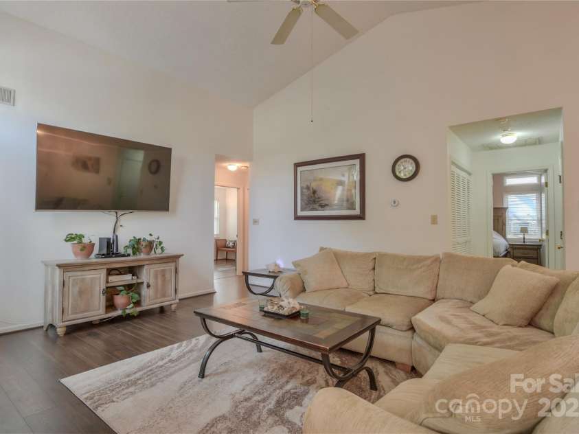 2731 Bishopton Place, Charlotte, NC 28216.  MLS# CAR4242664, YatesRealty ID 6378. 