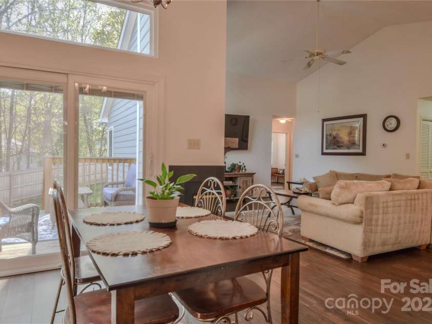 2731 Bishopton Place, Charlotte, NC 28216.  MLS# CAR4242664, YatesRealty ID 6378. 