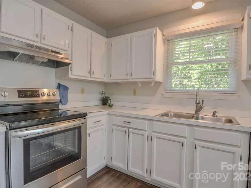 2731 Bishopton Place, Charlotte, NC 28216.  MLS# CAR4242664, YatesRealty ID 6378. 
