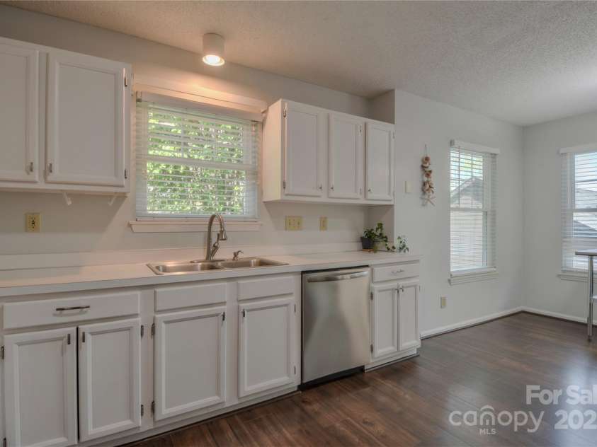 2731 Bishopton Place, Charlotte, NC 28216.  MLS# CAR4242664, YatesRealty ID 6378. 